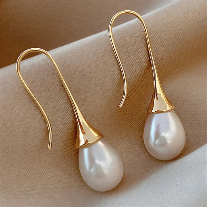 Evelyn | Pearl Drop Hook Earrings