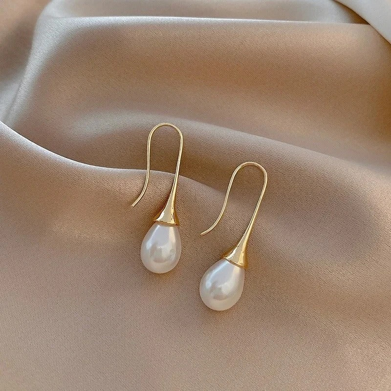 Evelyn | Pearl Drop Hook Earrings
