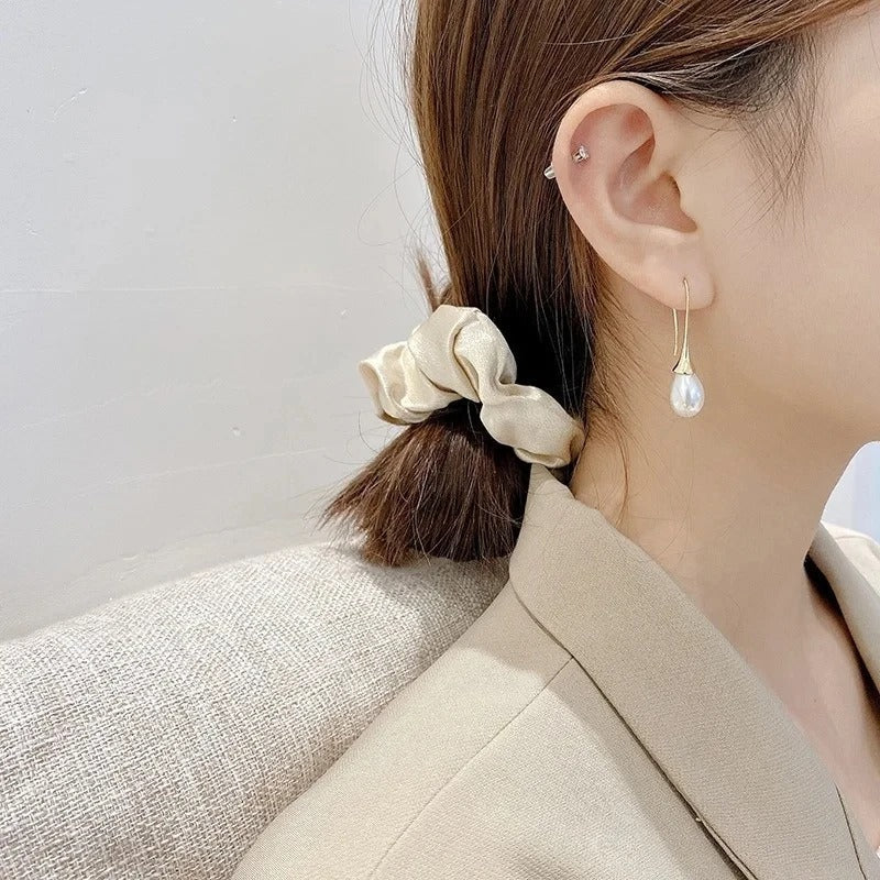 Evelyn | Pearl Drop Hook Earrings